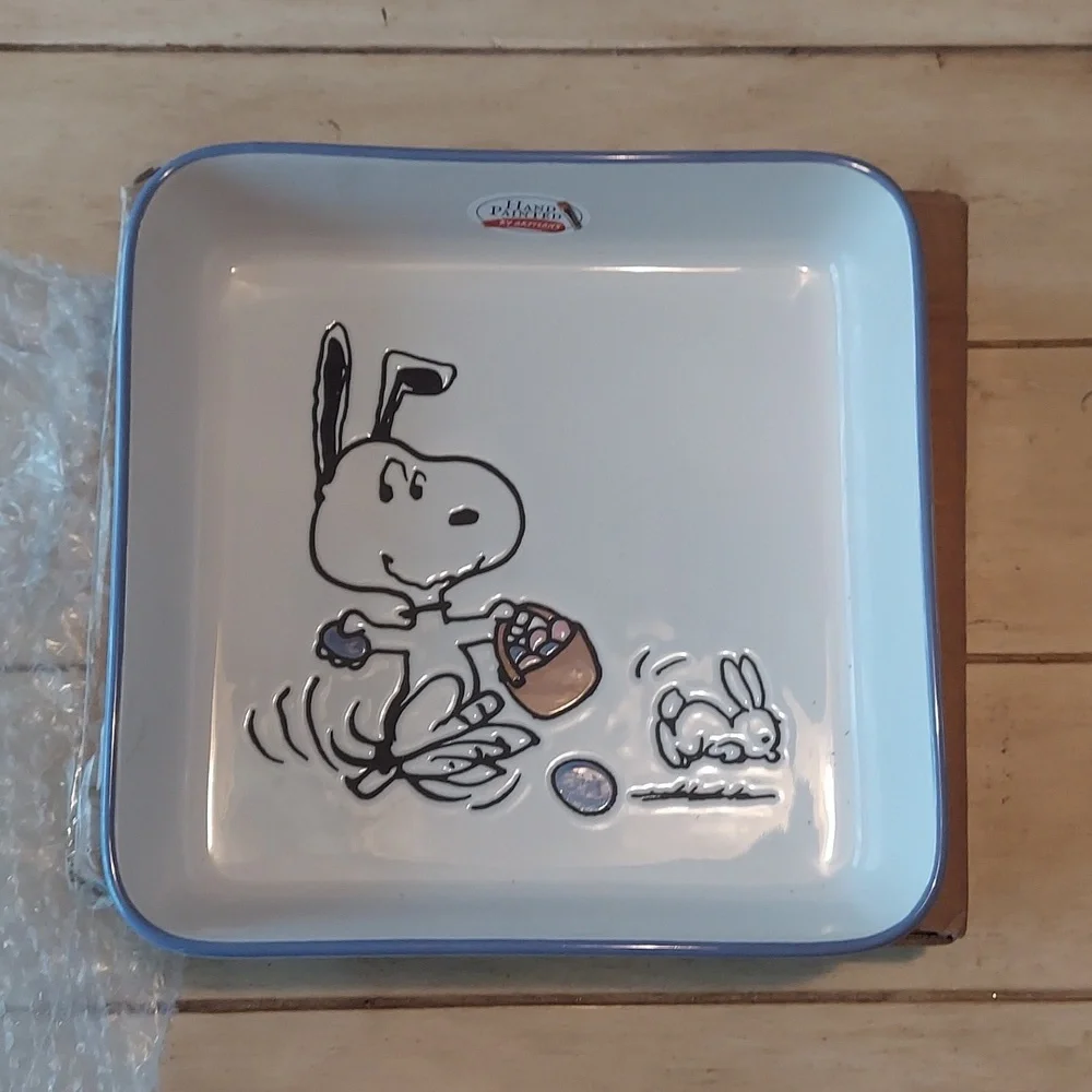 PEANUTS Easter Beagle Snoopy Hand Painted Ceramic Baking Dish Sq. NWT SO 1 Left